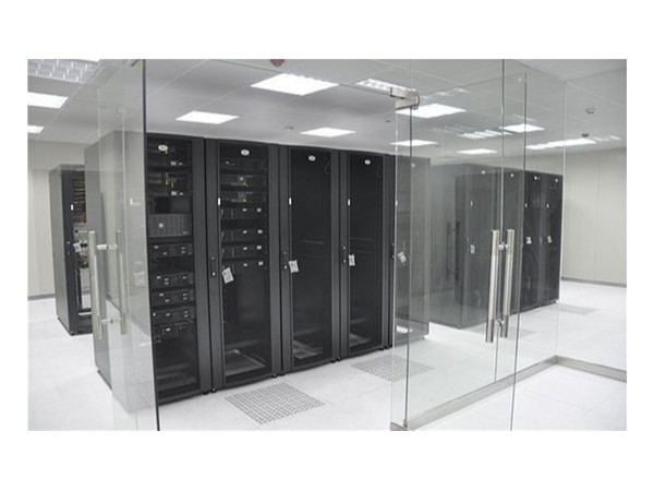 安裝網(wǎng)絡(luò)設(shè)備環(huán)境監(jiān)控系統(tǒng)，實(shí)現(xiàn)智能巡檢