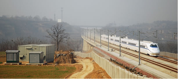 鐵路邊上的機房，如圖示