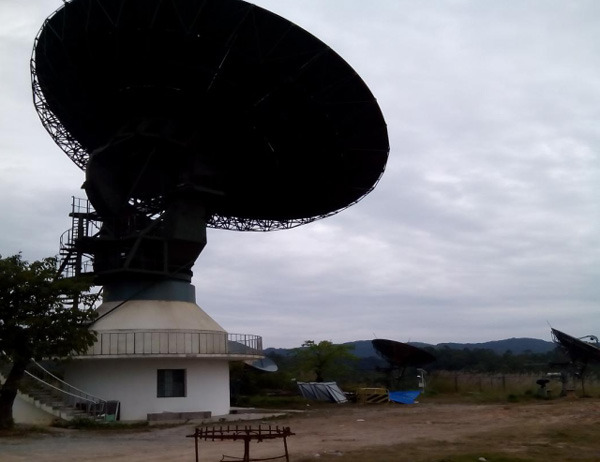 氣象站塔樓機(jī)房和接收數(shù)據(jù)機(jī)房中的動(dòng)力環(huán)境監(jiān)測系統(tǒng)