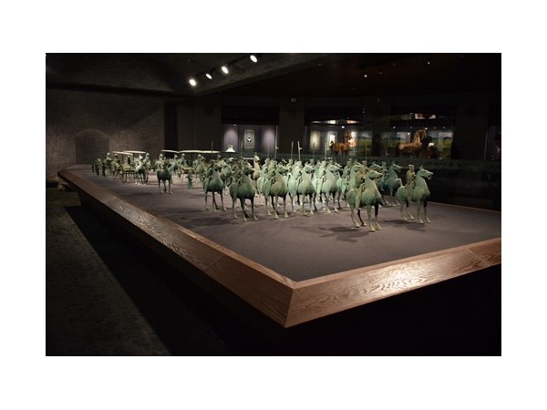 實(shí)現(xiàn)博物館環(huán)境質(zhì)量及安防在線監(jiān)控系統(tǒng)，需要什么動(dòng)環(huán)主機(jī)？